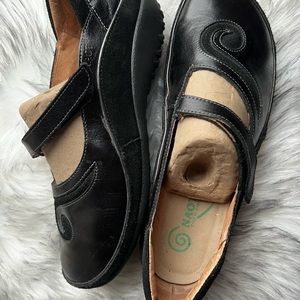 Naot 41 black US 10 leather work walking Mary Jane cute Comfort quality! Womens
